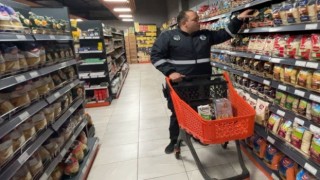Zabıta ekipleri marketlere göz açtırmıyor