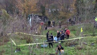 Zonguldakın Kilimli ilçesinde öğrencileri taşıyan otobüs devrildi. Kazada yaralananlar olduğu öğrenildi.