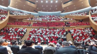 2023 çocuk, Cumhurbaşkanlığı Senfoni Orkestrası Konser Salonunda şarkıları seslendirdi