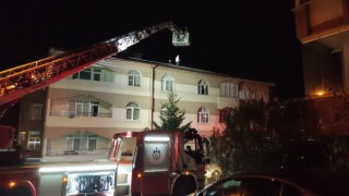 6 katlı binanın çatısında yangın çıktı