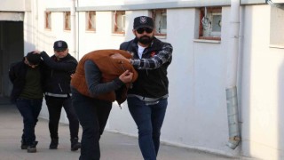 Adanada iki torbacı tutuklandı