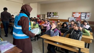 Ağrıda minik eller üşümeyecek
