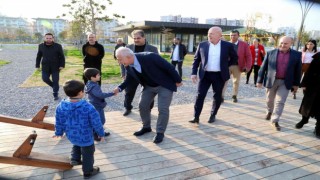Akdenizde geri dönüşüm malzemeleri çocuk parkına dönüşüyor