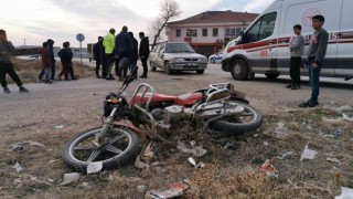 Aksarayda otomobil ile motosiklet çarpıştı: 2 yaralı