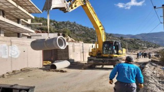 Alanya Belediyesinden yağışlar öncesi yoğun mesai