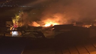 Alaşehirdeki ev yangını korkuttu