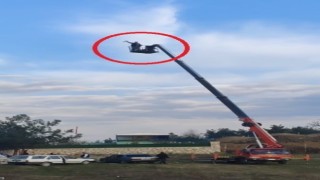Alkollü maganda vincin tepesine çıkıp alkış istedi