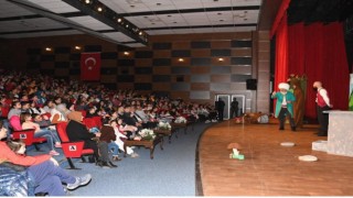 Amasya Belediyesinden karne hediyesi tiyatro