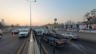 Ankarada refüje çarpan otomobile başka bir araç çarptı: 1 ölü, 1 yaralı