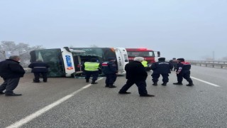 Ankarada yolcu otobüsü devrildi: 6 yaralı