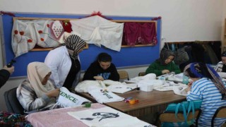 Anneler ve çocukları aynı çatı altında eğitim alıyor