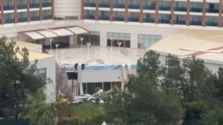 Antalyada hortum 5 yıldızlı otelin çatı kaplamasını uçurdu