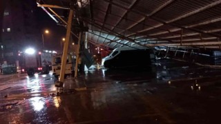Antalyada kapalı pazar yerinin çatısı fırtına nedeniyle çöktü