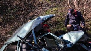 Antalyada köprü demirine çarpan otomobilde babanın ardından, oğul da hayatını kaybetti