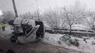 Antalyada minibüs devrildi, 5 öğretmen ve 1 öğrenci yaralandı
