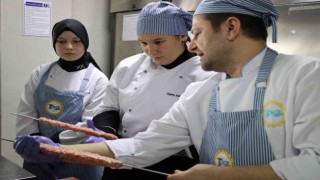 Antik Akademiden aşçı adaylarına kebap eğitimi