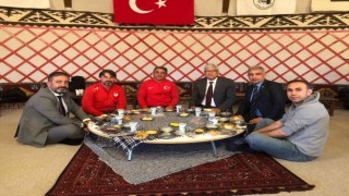 Antrenörler, Çorumlu Obasına konuk oldu