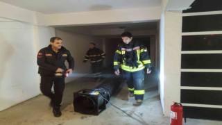Apartmanın bodrum katında çıkan yangın korkuttu