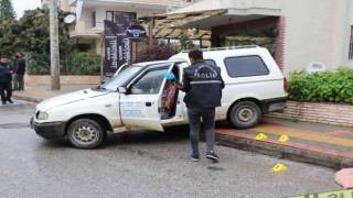 Aracıyla seyir halindeyken husumetlileri tarafından silahla yaralandı