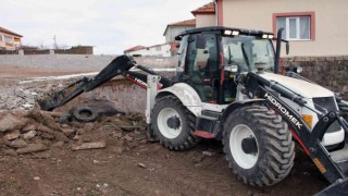 Ardıçta metruk yapılar yıkılıyor, inler dolduruluyor
