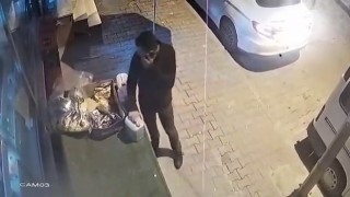 Arnavutköyde deterjan hırsızlığı kamerada