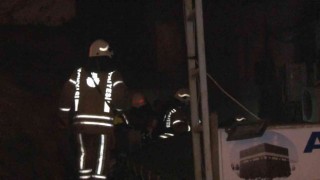 Arnavutköyde gece saatlerinde aile sağlığı merkezi yanında trafo yandı