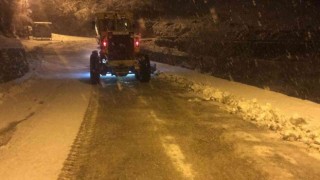 Artvinde kar yağışı nedeniyle 78 köy yolu ulaşıma kapandı