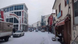 Aşkale güne karla başladı
