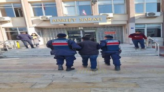 Aydında aranan şahıslar jandarmadan kaçamadı