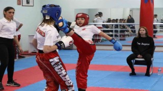 Aydında kick boks sporcuları il birinciliği için mücadele ettiler