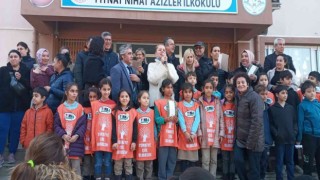 Aydında öğrenci velilerinden anlamlı fidan bağışı