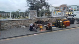 Aydında pazarcılar sabah soğuk havadan ateş yakarak korunuyor
