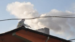 Bacada çıkan yangın itfaiye ekiplerini harekete geçirdi