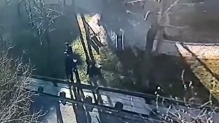 Bahçelievlerde hırsızlık için keşif yapan 3 şahıs kamerada
