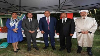 Bakan Çavuşoğlu, son Osmanlı Başkonsolosu Mehmet Remzi Beyin kabrini ziyaret etti