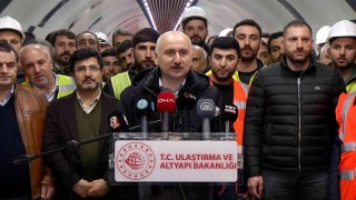 Bakan Karaismailoğlu yeni yıla metro çalışanları ile girdi