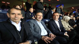 Bakan Kasapoğlu derbiyi başkanlarla beraber takip etti