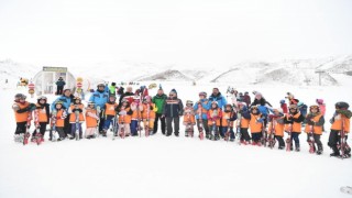 Başkan Büyükkılıç; Erciyes Kayak Okulunu Ziyaret Etti
