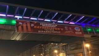 Başkan Büyükkılıç, kenti sarı kırmızı ile donattı
