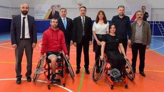 Başkan Fatih Tosyalı’dan sporculara tekerlekli sandalye
