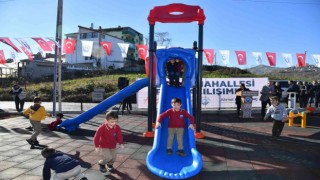 Başkan Genç, öğrencilere karne hediyesi olarak Akyazı Çocuk Parkını hizmete açtı