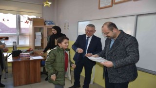 Başkan Kavakligil ile öğrenci arasında gülümseten sohbet
