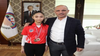 Başkan Söğüt şampiyonları ağırladı