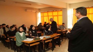 Başkan Soykandan öğrencilerin yüzünü güldüren hareket
