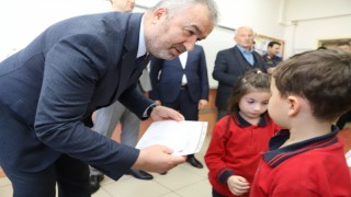 Başkan Topaloğlu öğrencilerin karne sevincine ortak oldu