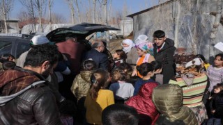 Başkan Turandan çocuklara bot ve mont desteği