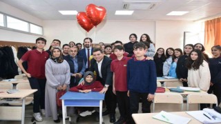 Başkan Tütüncüden, kendisi ile tanışmak isteyen genç kıza doğum günü sürprizi