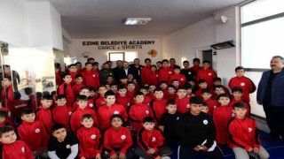 Başkan Yüksel, güreş kursuna katılan sporcularla bir araya geldi