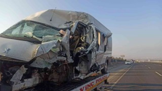 Başkentte iki servis aracı çarpıştı: 2si ağır 25 yaralı