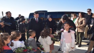 Batman Valisi Ekrem Canalpın eşi Dr. Ayten Canalp ve protokol eşleri öğrencilerle bir araya geldi